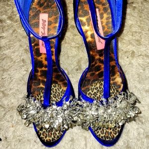 5" Betsy Johnson Velvet T-Strap Sandals with matching clutch